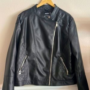 Boohoo faux Leather Jacket, zip up, zip pockets, dual pattern.